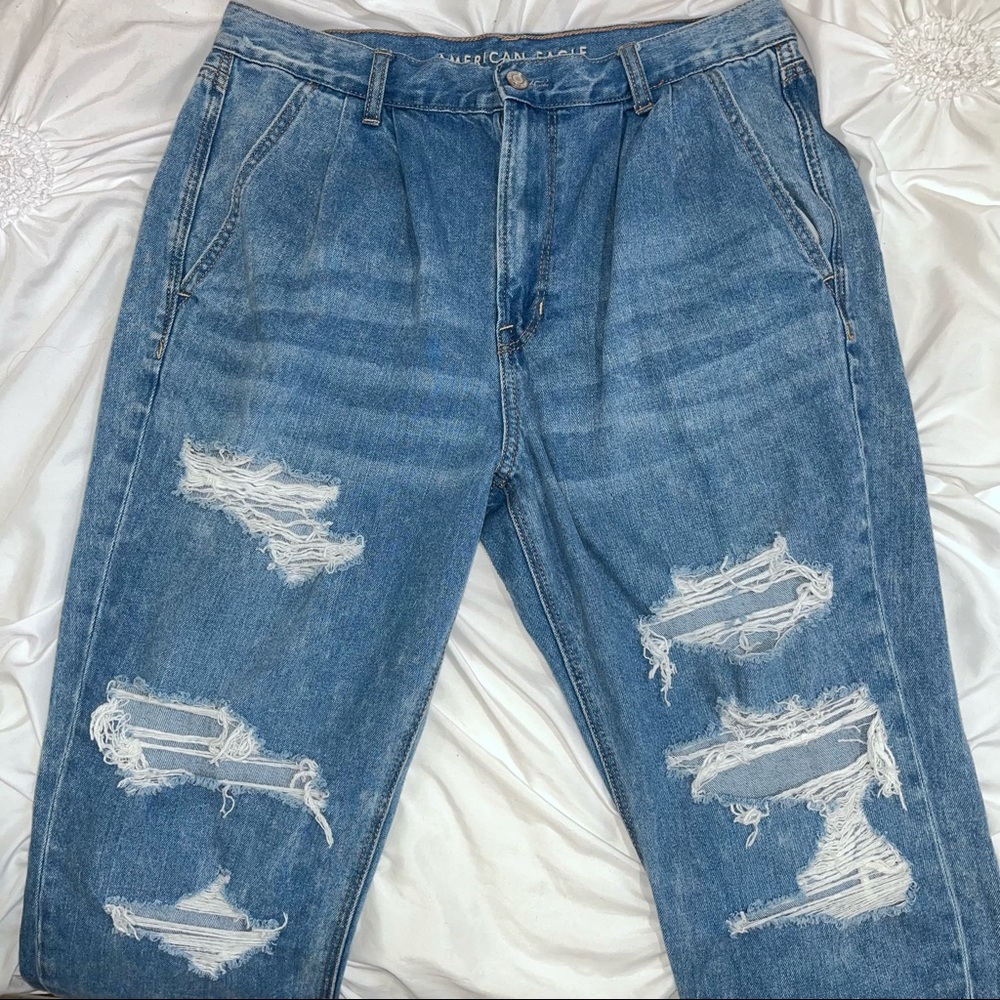 AEO SIZE 12S MOM JEANS